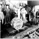 <p>Messo in commercio giovedì 1º giugno 1967, è fra i più famosi della storia del rock e uno dei primi concept album della musica rock. Sgt. Pepper occupa la prima posizione nella lista dei 500 migliori album di tutti i tempi pubblicata dalla rivista Rolling Stone. Secondo una stima delle vendite dei dischi musicali riportata dalla stampa, Sgt. Pepper ha totalizzato più di 32 milioni di copie vendute. L'album vinse un Grammy Award nel 1967 come miglior album dell'anno</p>